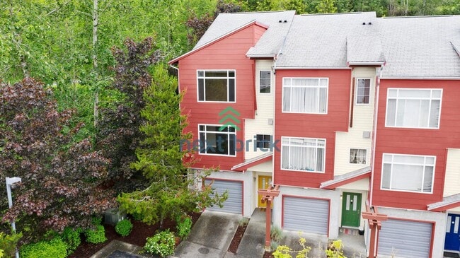 Photo - 3 Bed 2.5 Bath End Unit Townhome is Available for Rent!