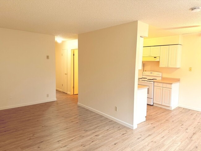 Photo - 2bed/1 Bath Second Level Unit on Near SE Powell/Ross Island Bridge Unit 12
