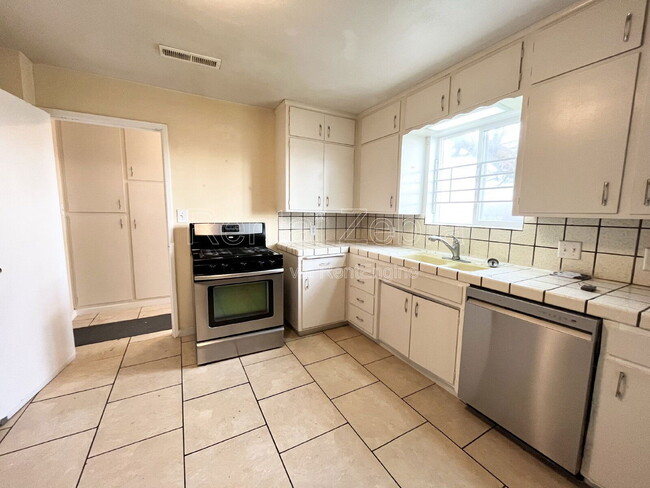 Photo - 11986 E Harvey Pettit Rd