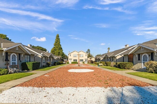 Photo - 875 Villa Ave