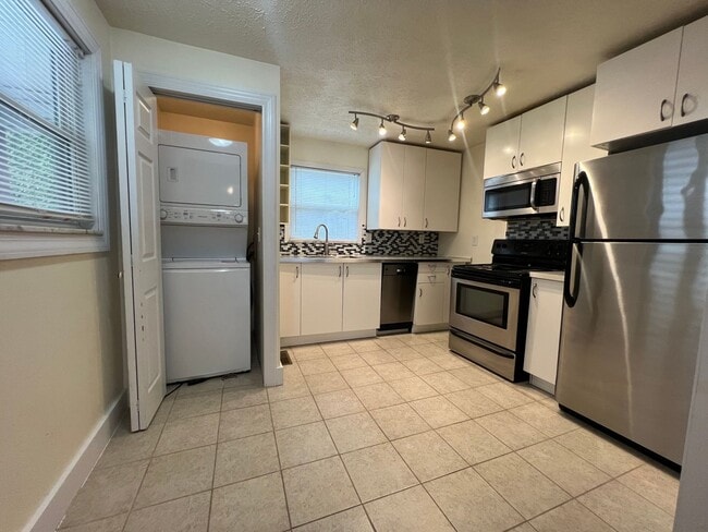 Building Photo - 3 Bedroom Home for Rent