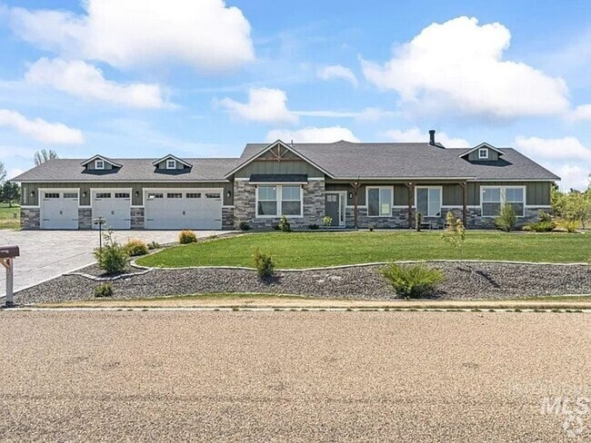 Building Photo - Beautiful 4/3 on TimberStone Golf Course Rental