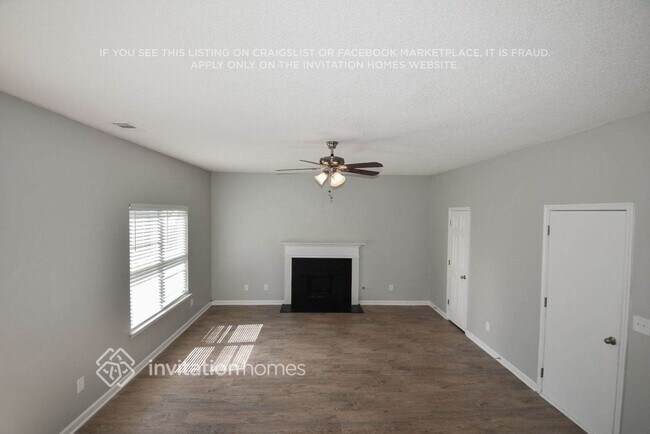 Photo - 3882 Arabian Way SW