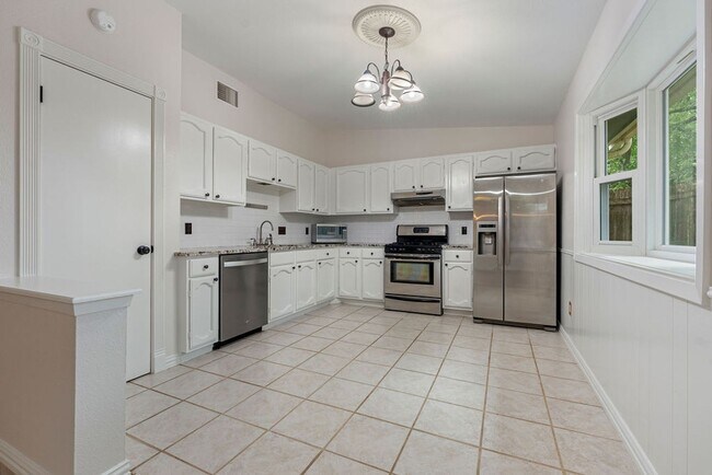 Photo - 920 Acorn Oaks Dr