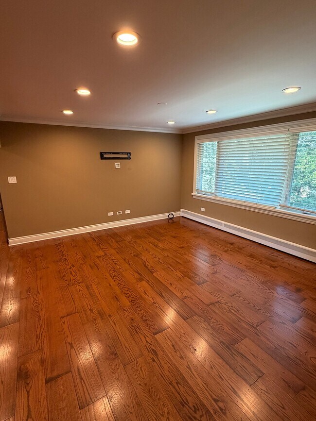 8285 Archer Ave Unit 4