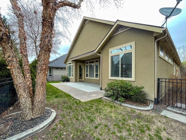 Photo - 307 E Grove Creek Ln