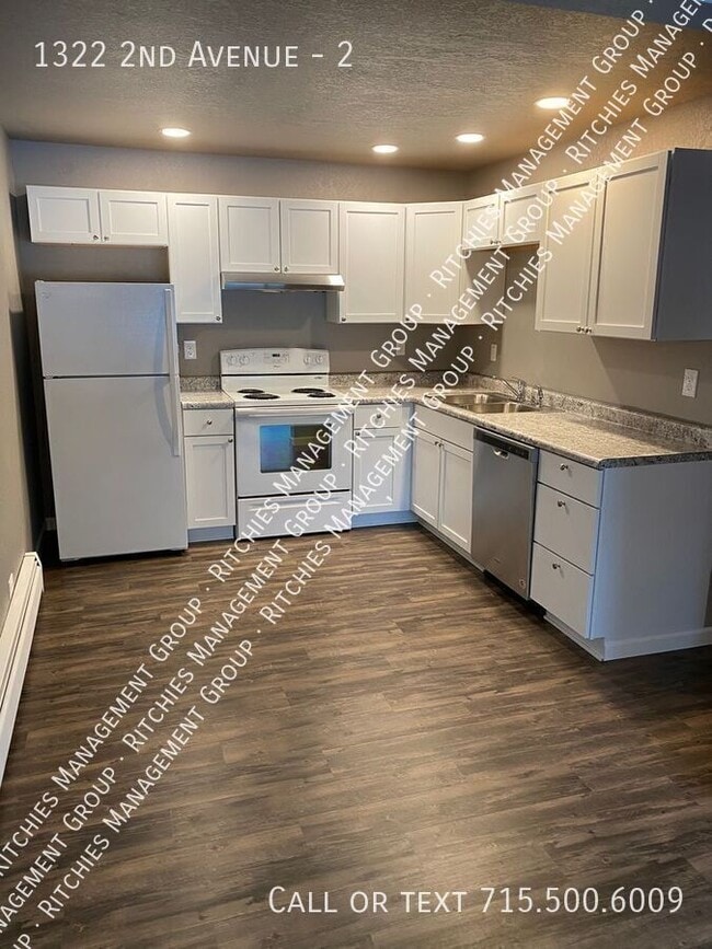 Building Photo - 1322 2nd Ave Unit 2