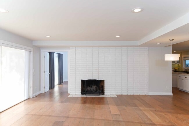 Photo - !! DESIRABLE 3 BEDROOM 3 BATHROOM LOCATED IN BEAUTIFUL RANCHO PALOS VERDES !!