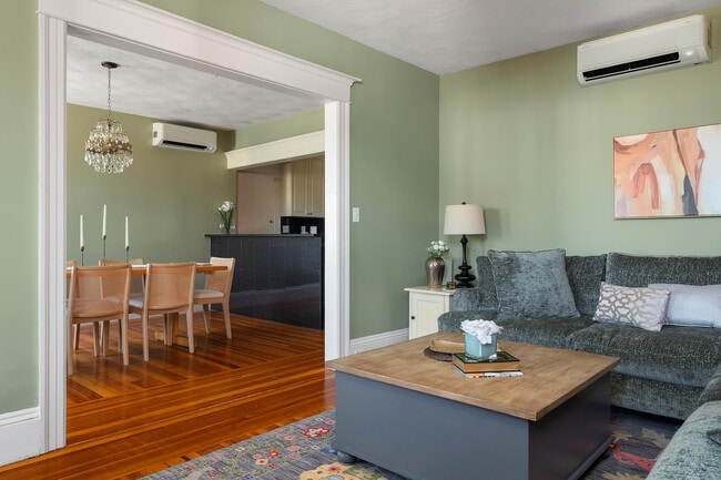Photo - 8 Blackstone Blvd Unit Sunny & Spacious