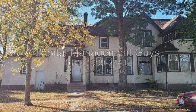 Building Photo - 736 Geranium Ave E