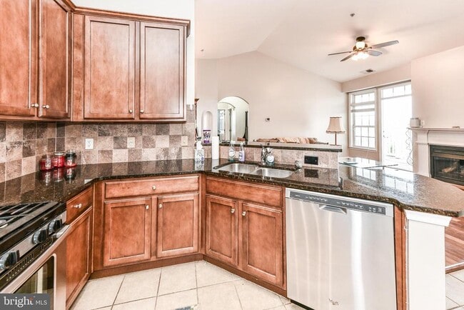 Photo - 512 Sunset View Terrace SE Unidad 406