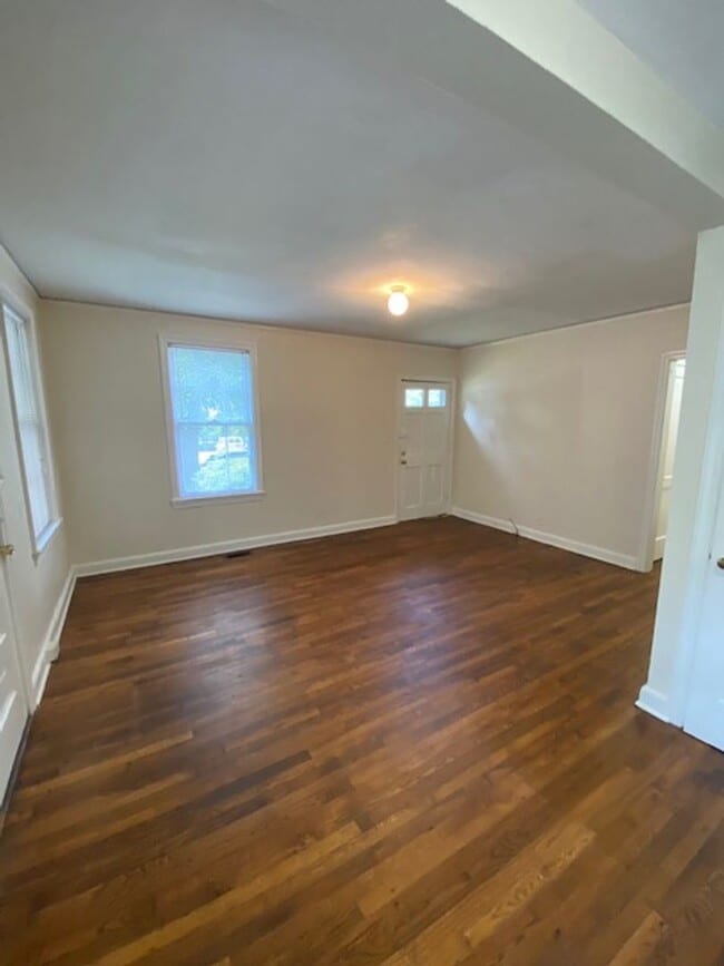Photo - 2-bedroom, 1 bath home available in Rosewood area!