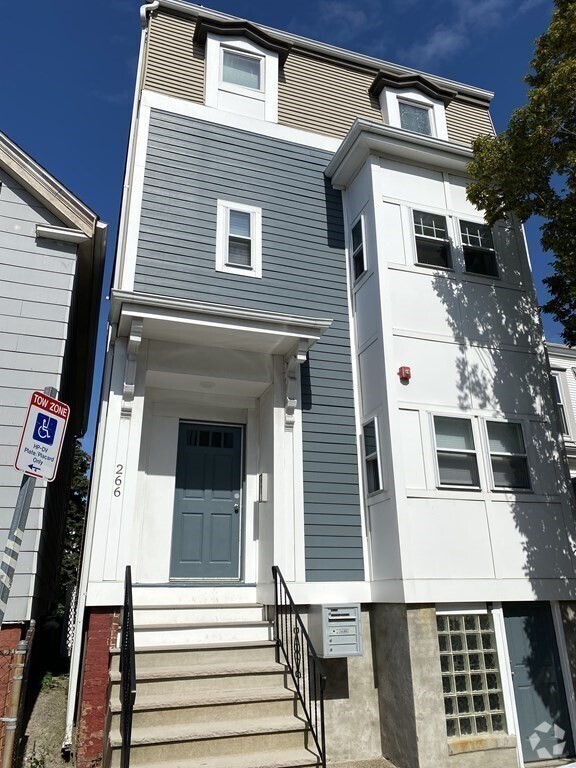 Building Photo - 266 Lexington St Unit 2 Rental