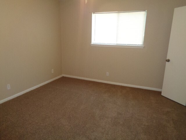 Photo - 802 Baltic Ln