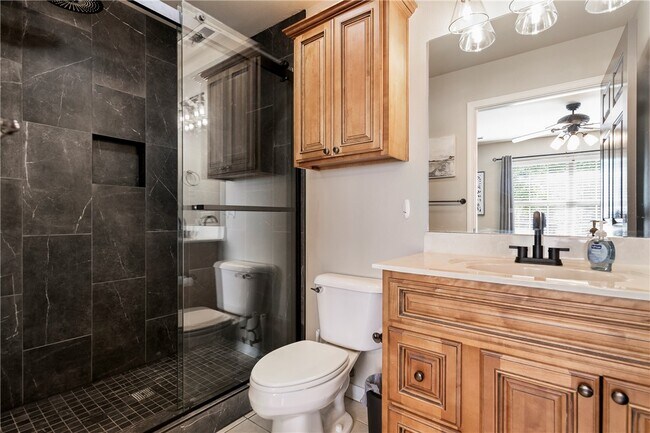 Photo - 205 NE J St