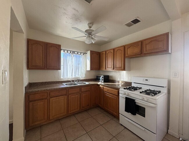 Photo - 1710 S 11th Ave