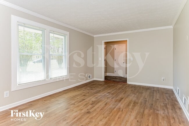 Photo - 2264 Country Club Dr SE