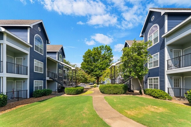 Oak Hollow Apartments