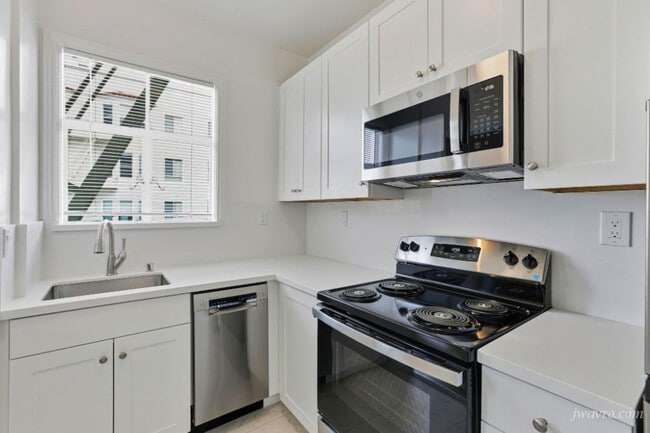 Photo - 1695 North Point St Unidad 102