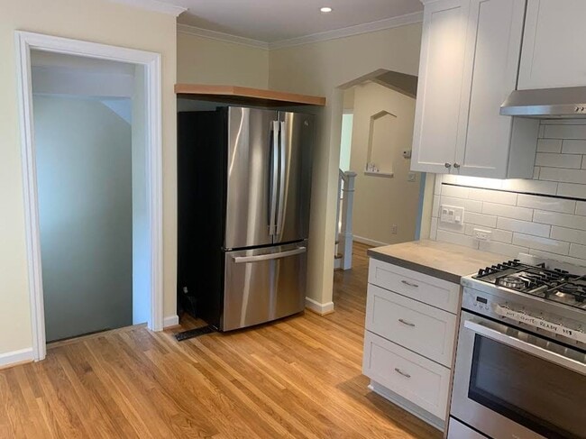 Photo - Impecable Remodel of Historic Eastmoreland...