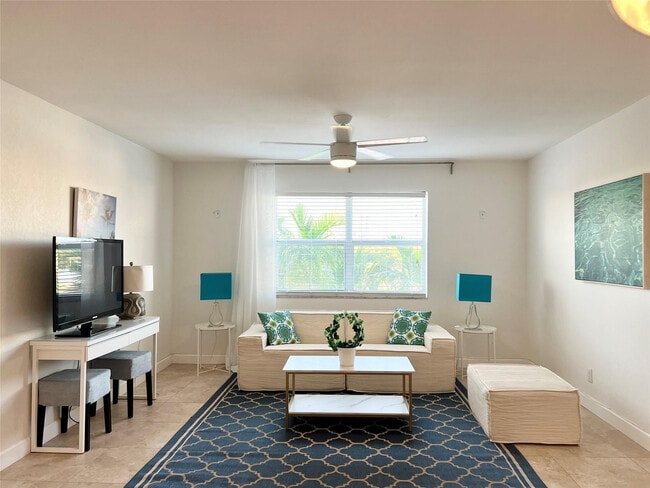 Building Photo - 619 Orton Ave Unit 403