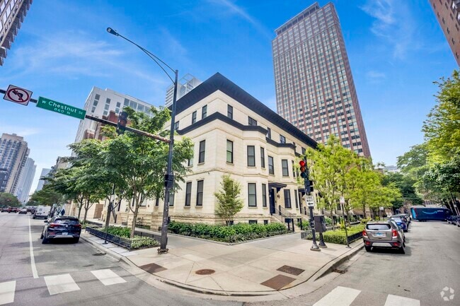 Building Photo - 103 W Chestnut St Rental