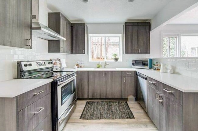 Kitchen - 2689 Highland Dr Unit A