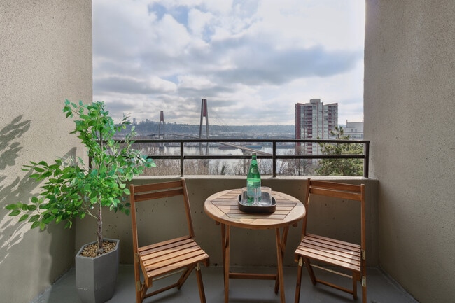 Photo - Skyline Towers