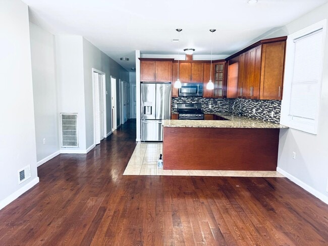 Photo - 69 Hutton St Unit 1