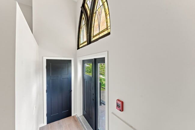 Photo - 1568 Lonsdale Ave Unit 201