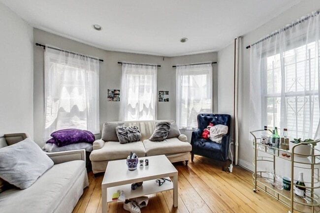 Photo - Luxury 5 Bed in Mission Hill