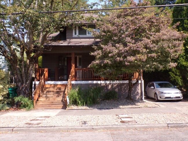 Building Photo - 3711 SE Franklin St Rental