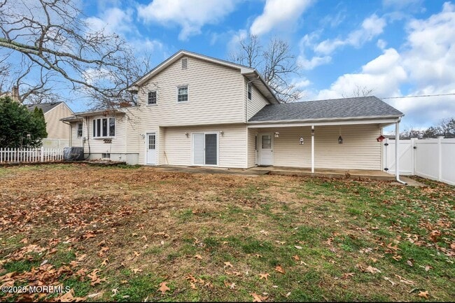 Photo - 869 Knight St