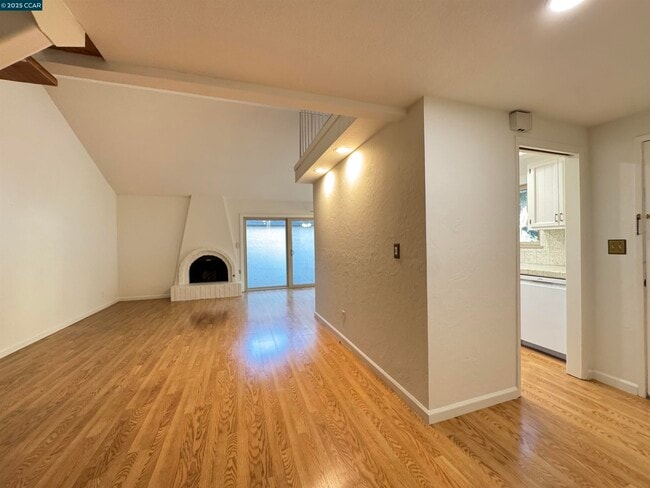 Photo - 1447 Cam Peral