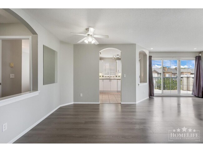 Photo - 6336-6197 197 St Unit 305