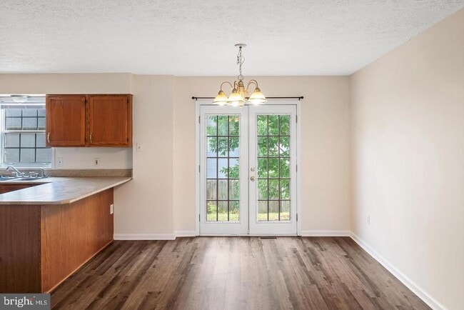Photo - 206 Emily Ln