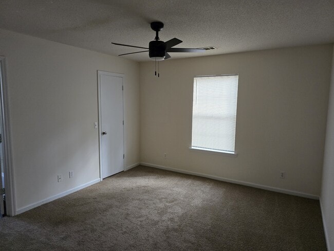 Photo - 60 Leeward Dr