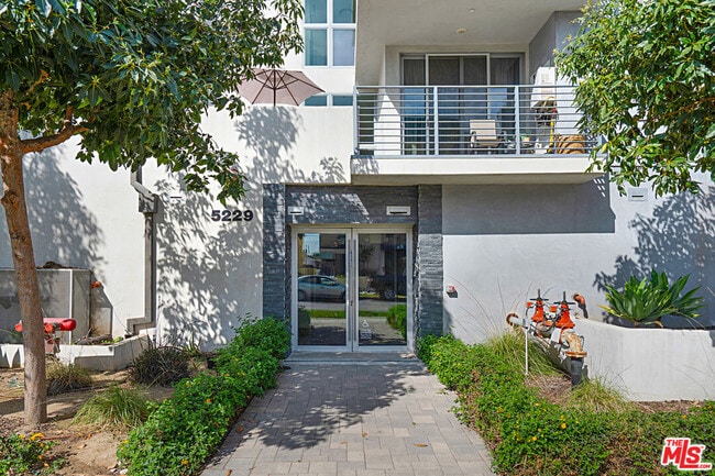 Photo - 5229 Willowcrest Ave Unit 307