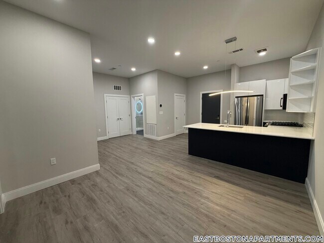 Photo - 656 Saratoga St Unit 308