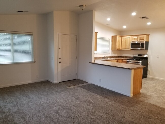 Photo - 3 Bedroom 2 Bath Home In East Redding