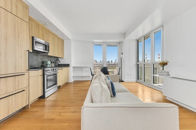 Building Photo - 24-16 Queens Plaza S Rental