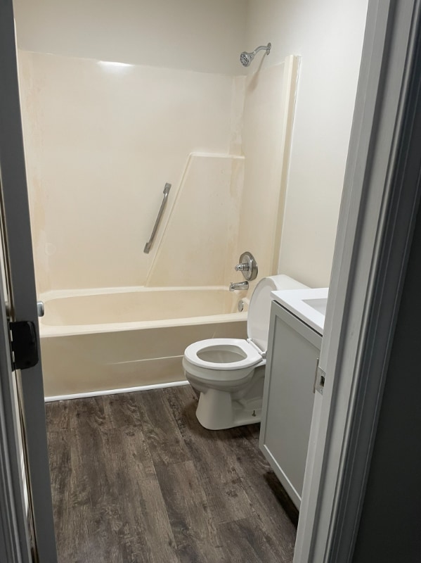 Photo - 102 Raleigh St