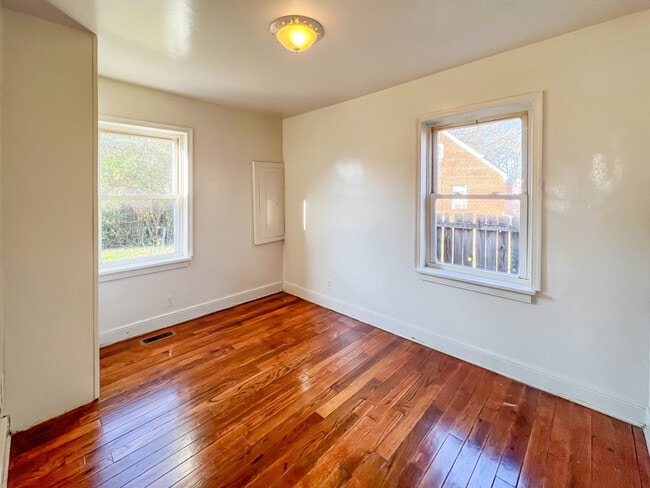 Photo - 2101 Gordon St