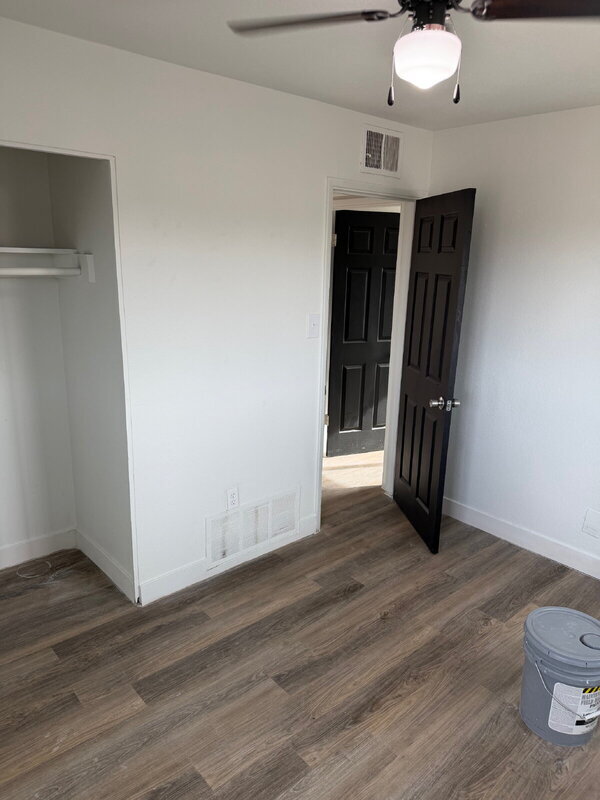 Photo - 390 W Lindbergh Ave