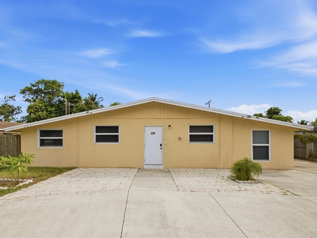 Photo - 226 E Gateway Blvd