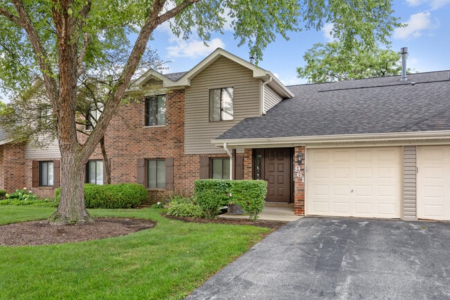 Building Photo - 961 Cross Creek Dr N Unit 2A