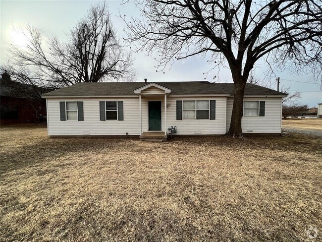 Building Photo - 817 S Kelly Ave Rental
