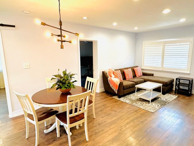 Photo - 3016 W Nassau St