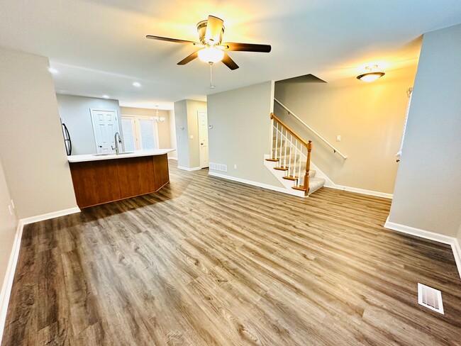 Photo - 104 Weist Pl