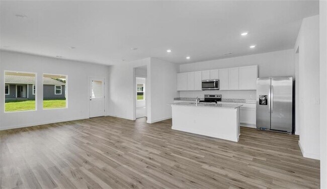 Photo - 206 NW Pinwheel St